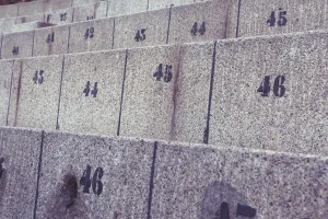 numbers-seat-concrete-seat